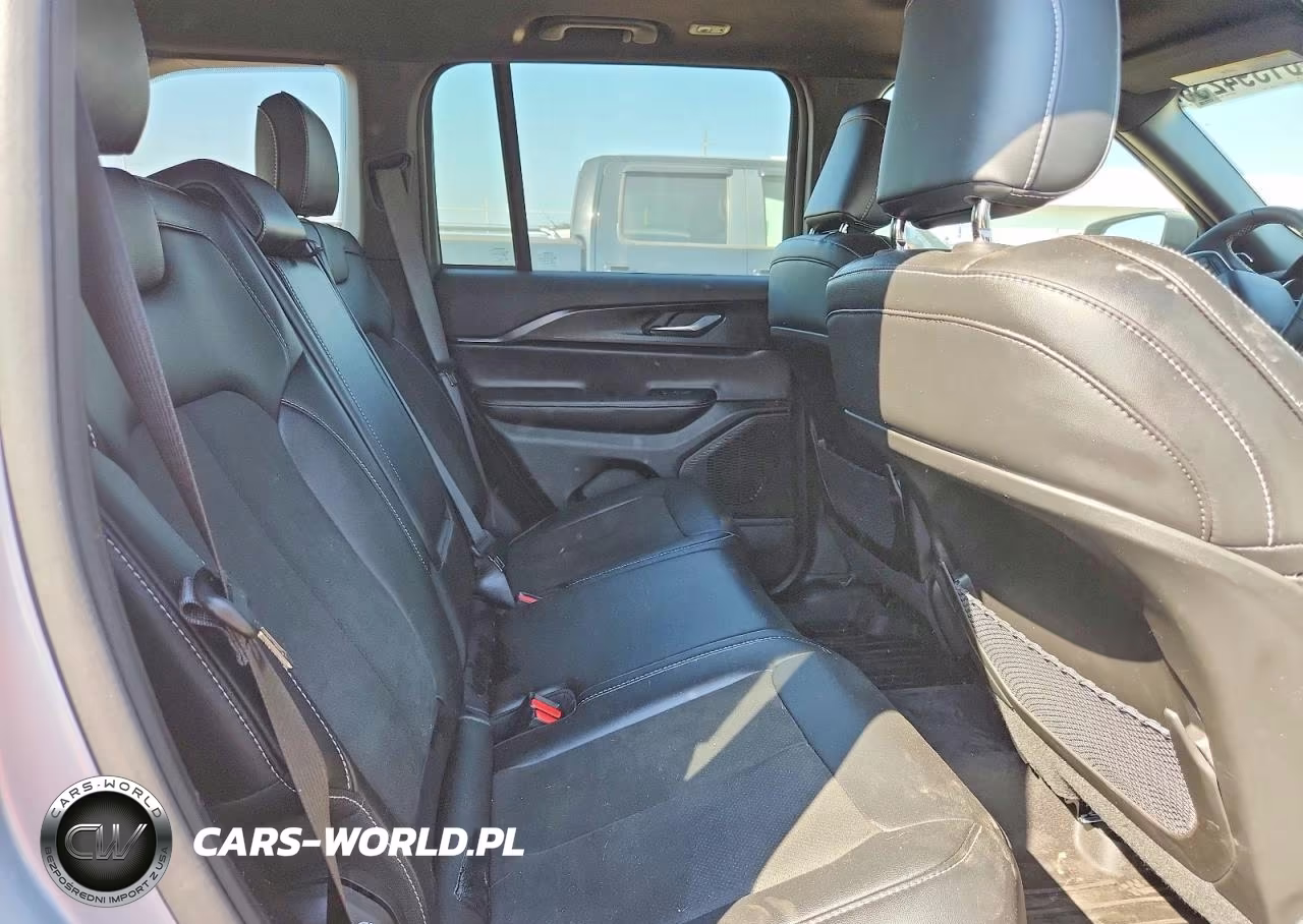 2025 Jeep Grand Cherokee Laredo VIN:1C4RJHAG4S8804319 - 11