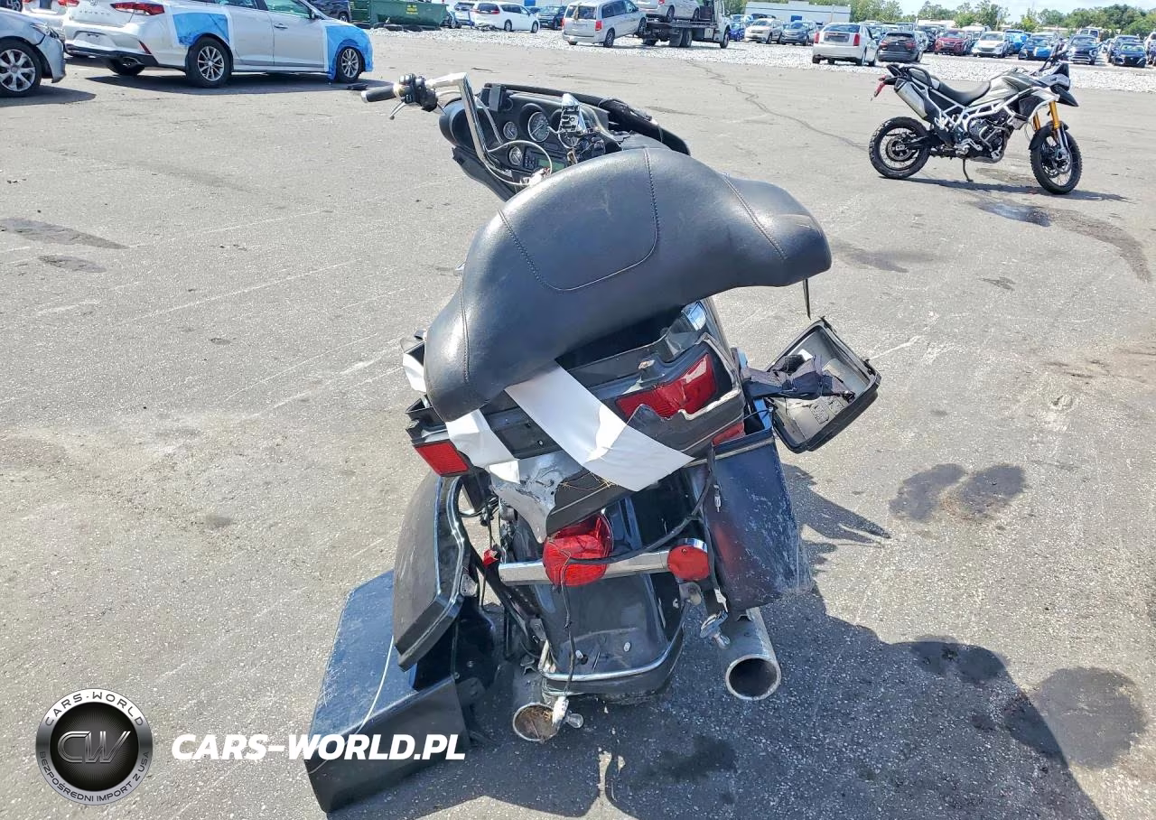 2011 Harley-Davidson Flhtk VIN:1HD1KEM12BB644457 - 4