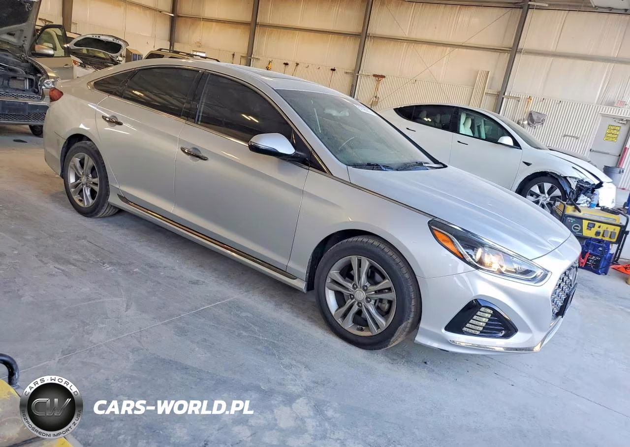 2018 Hyundai Sonata Sport+ VIN:5NPE34AF2JH712392 - 4