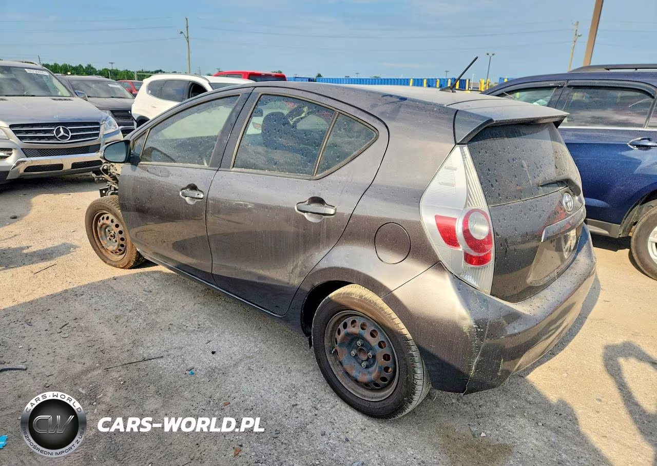 2013 Toyota Prius C Two VIN:JTDKDTB3XD1548691 - 2