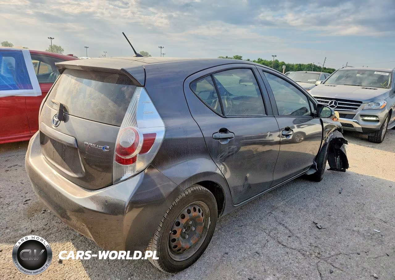 2013 Toyota Prius C Two VIN:JTDKDTB3XD1548691 - 3