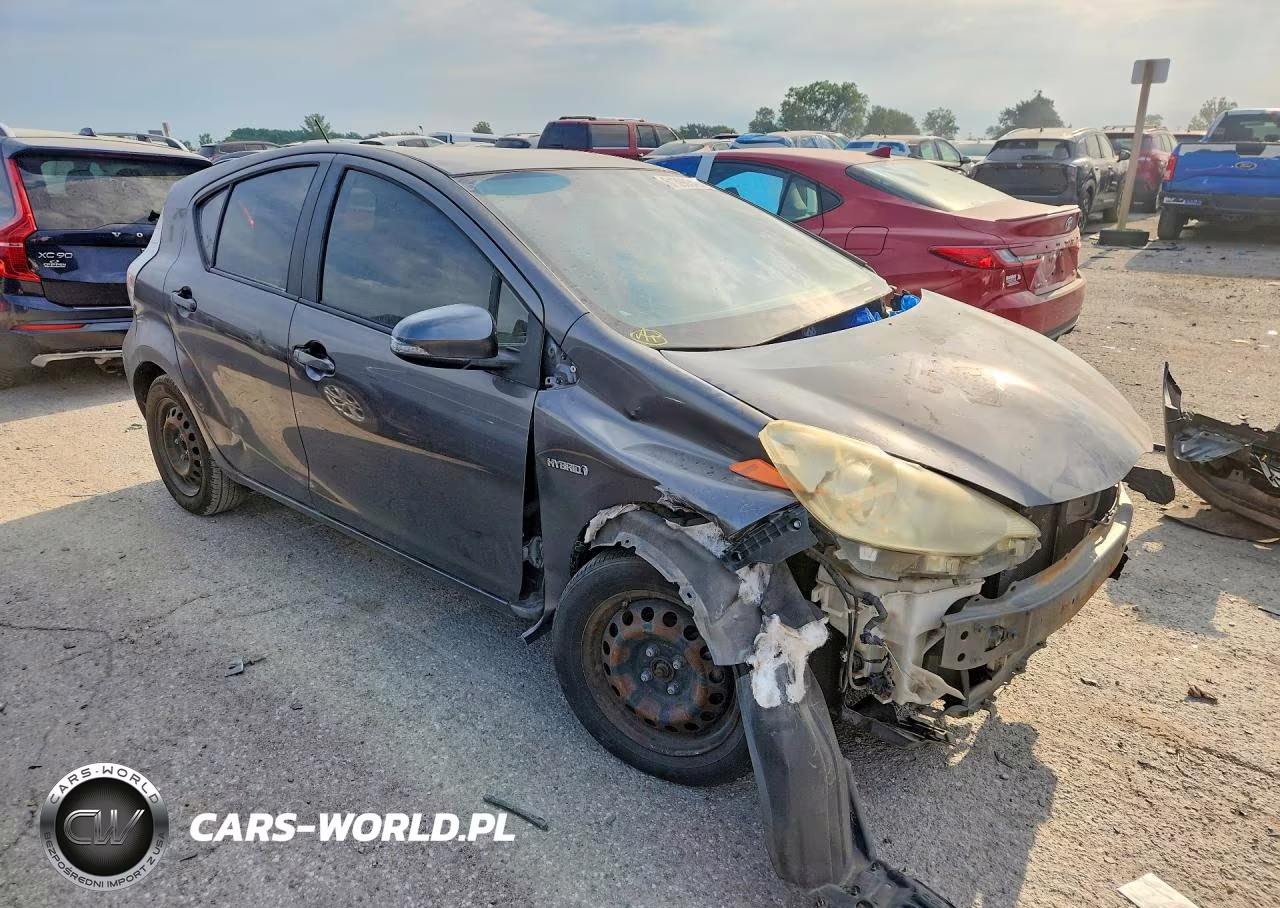 2013 Toyota Prius C Two VIN:JTDKDTB3XD1548691 - 4