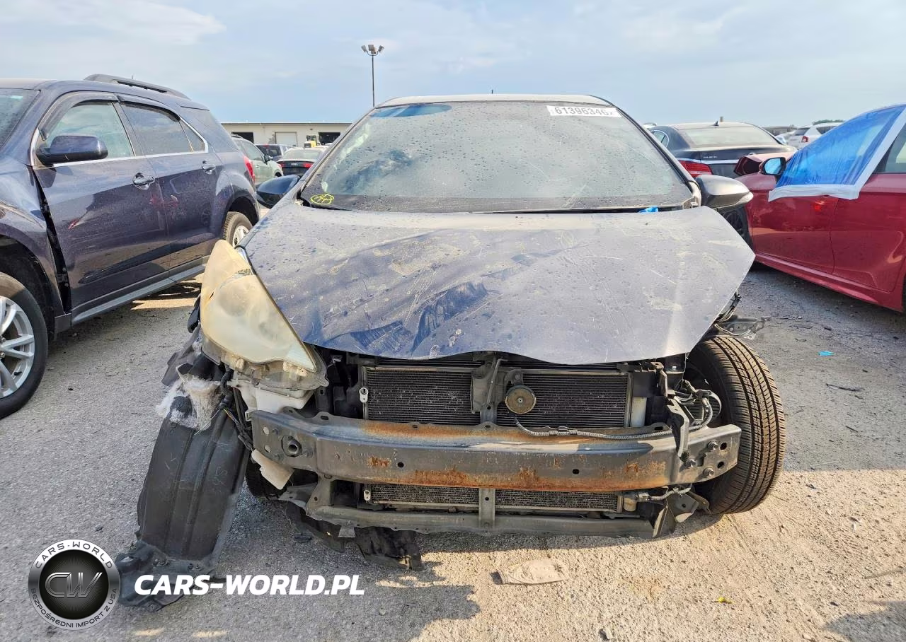 2013 Toyota Prius C Two VIN:JTDKDTB3XD1548691 - 5