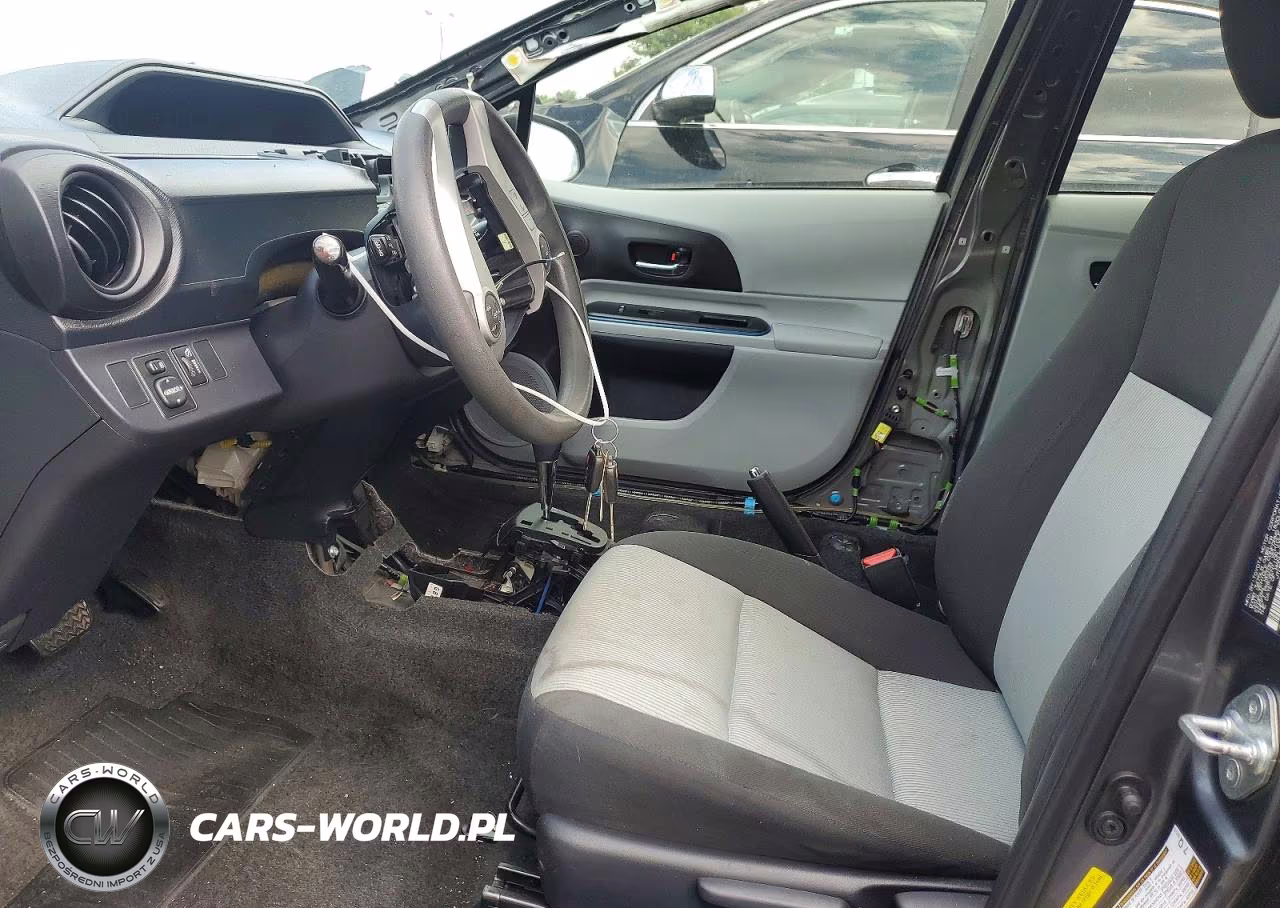 2013 Toyota Prius C Two VIN:JTDKDTB3XD1548691 - 7