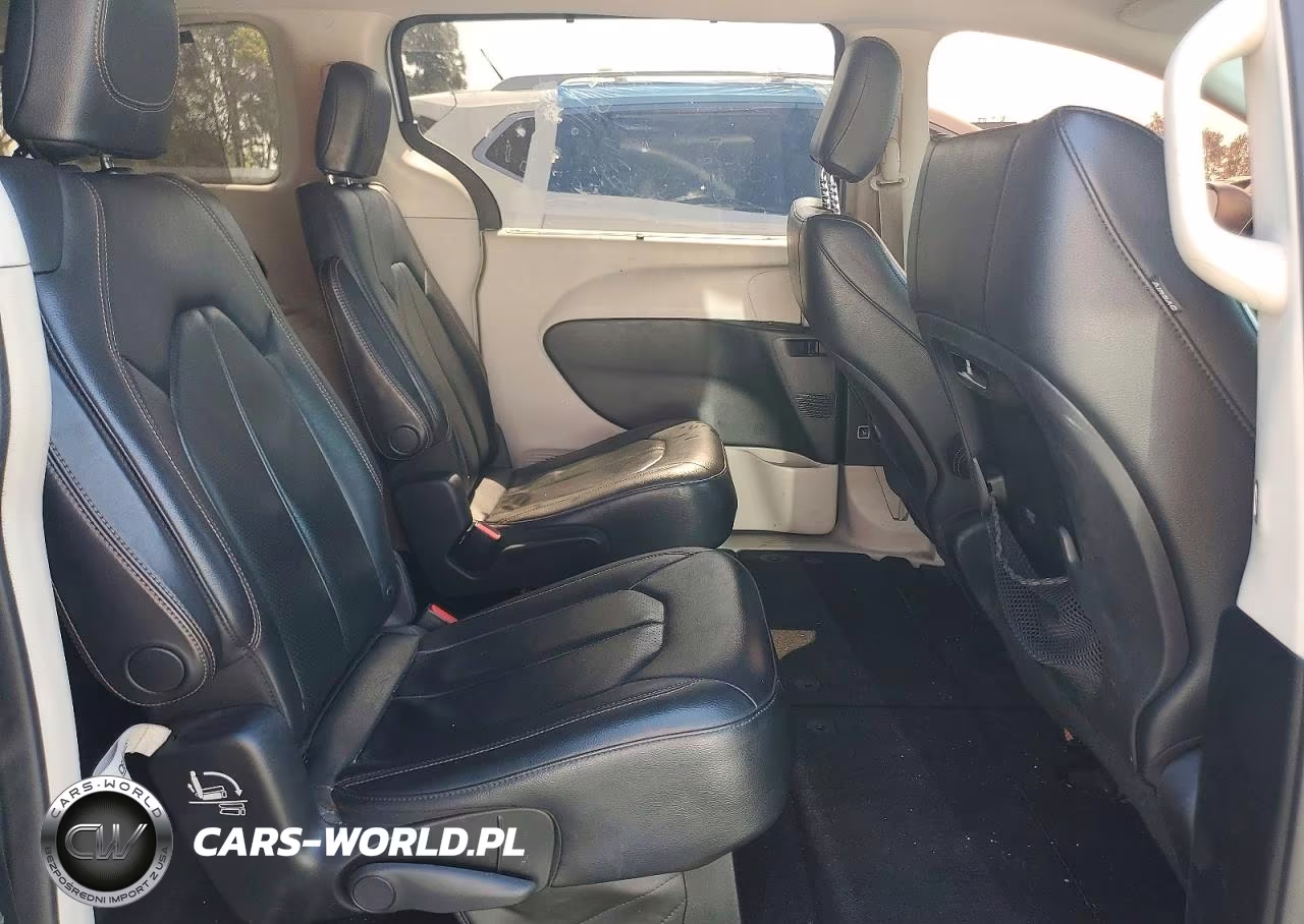 2018 Chrysler Pacifica Touring L VIN:2C4RC1BG2JR233691 - 11