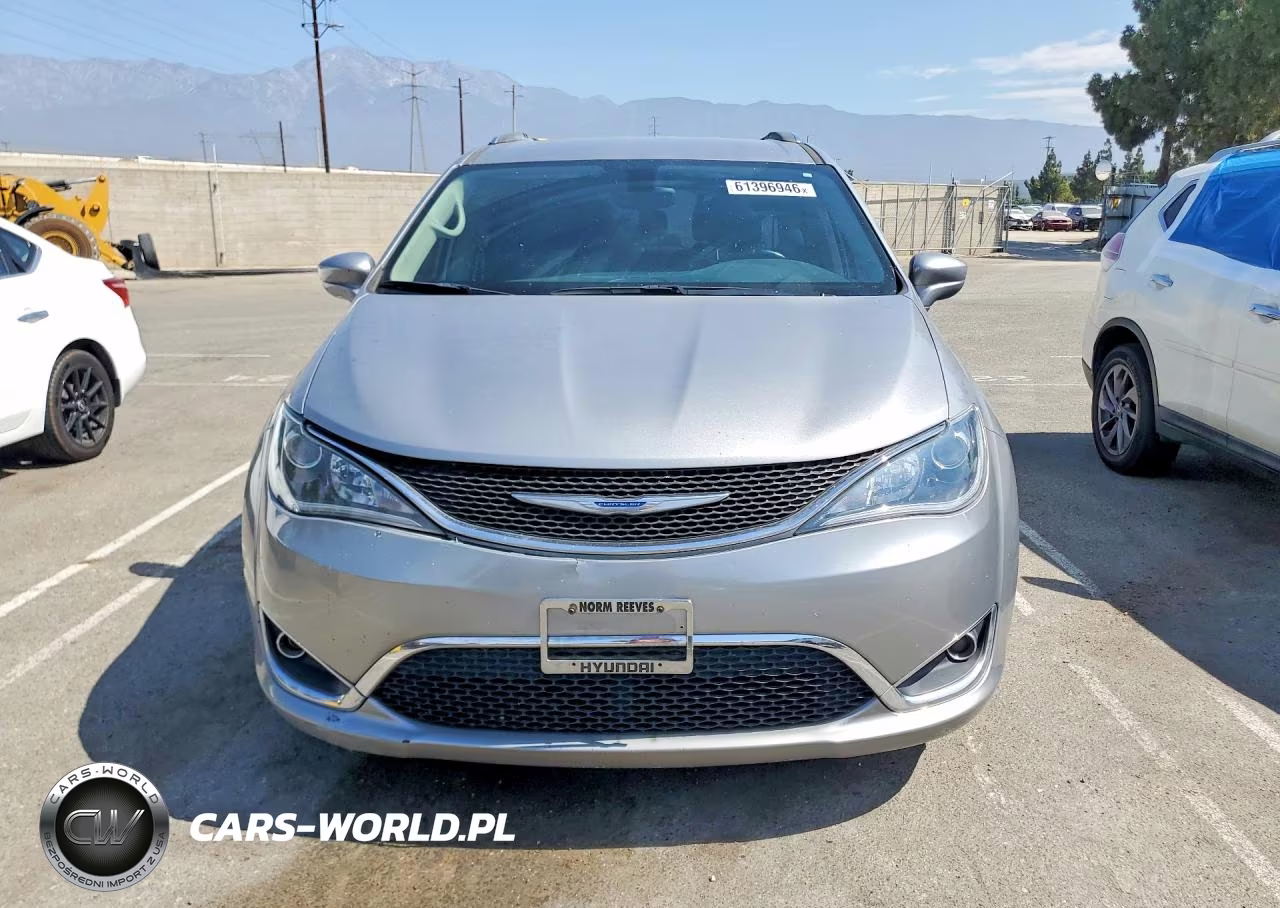 2018 Chrysler Pacifica Touring L VIN:2C4RC1BG2JR233691 - 5
