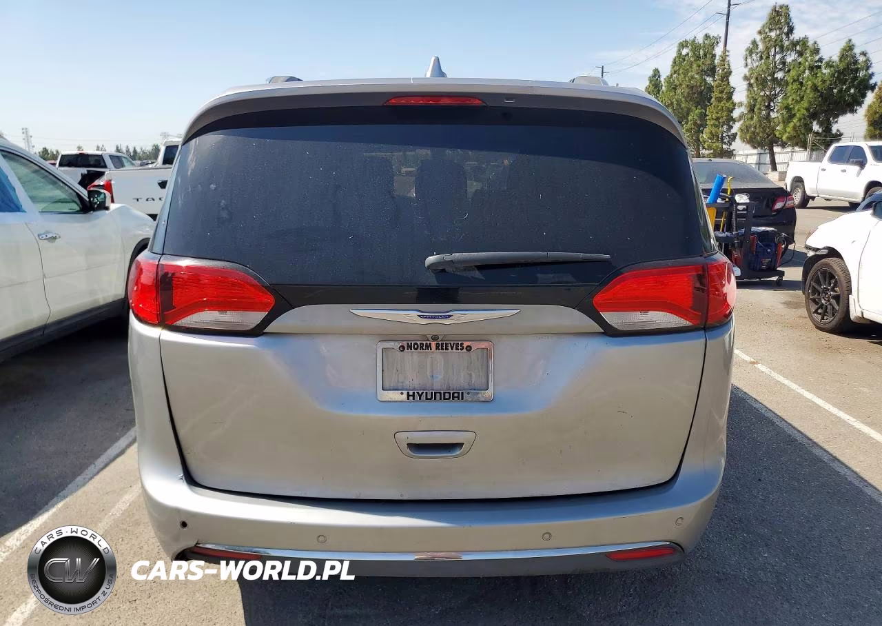 2018 Chrysler Pacifica Touring L VIN:2C4RC1BG2JR233691 - 6