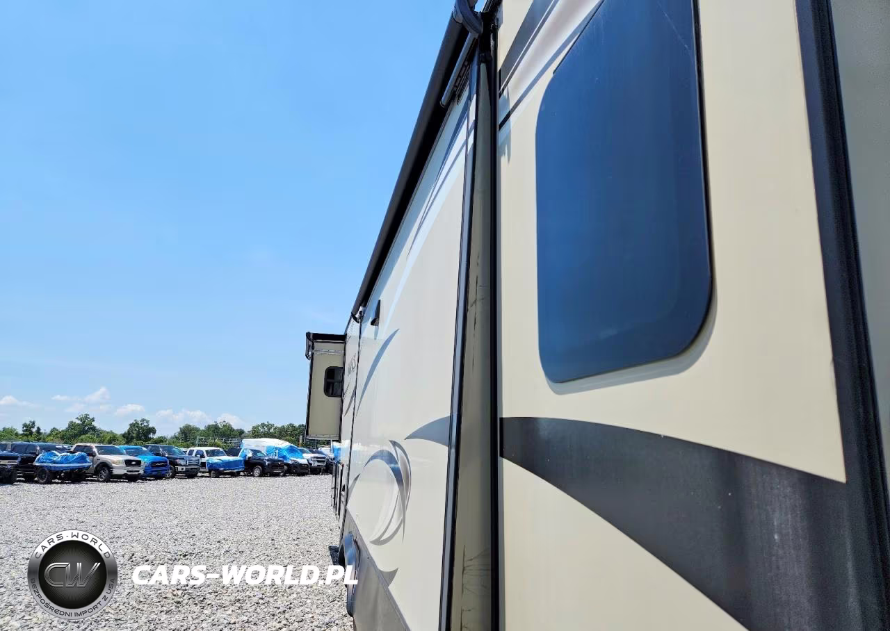 2018 Forest River Sanibel Camper VIN:5ZT3SN1B6JG702903 - 9