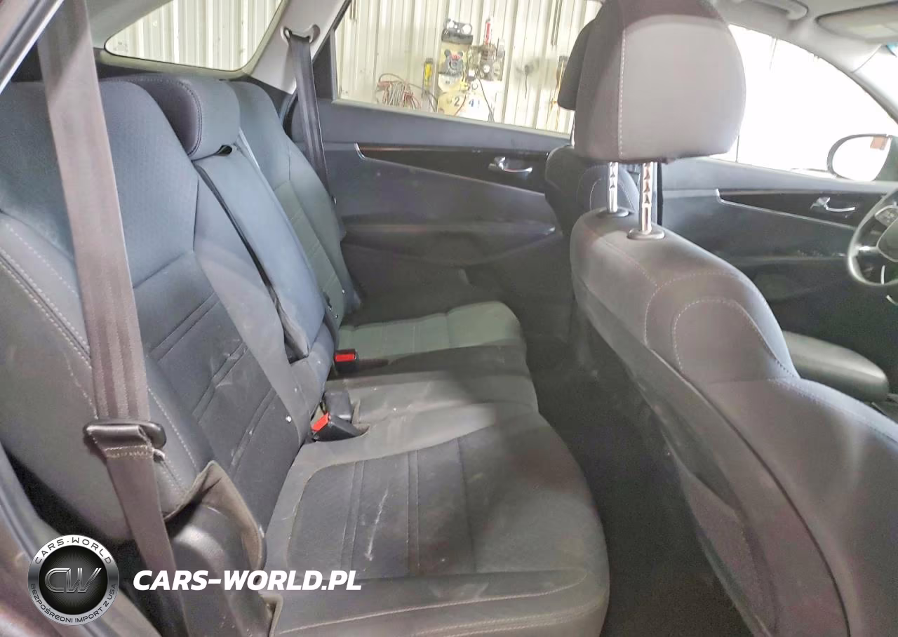 2020 Kia Sorento Lx VIN:5XYPGDA32LG669735 - 10