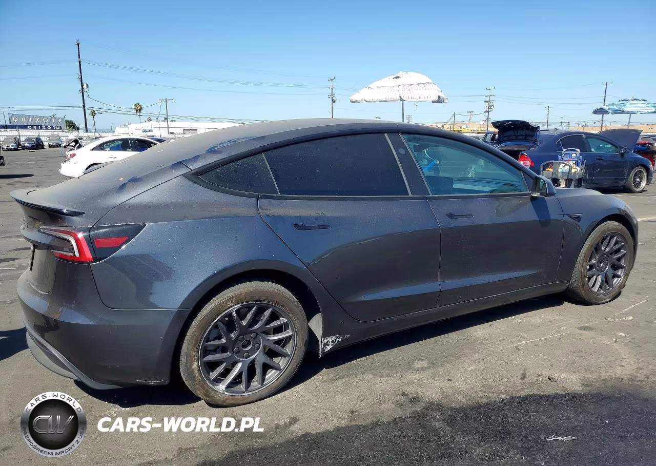 2025 Tesla Model 3 VIN:5YJ3E1EAXSF941952 - 3