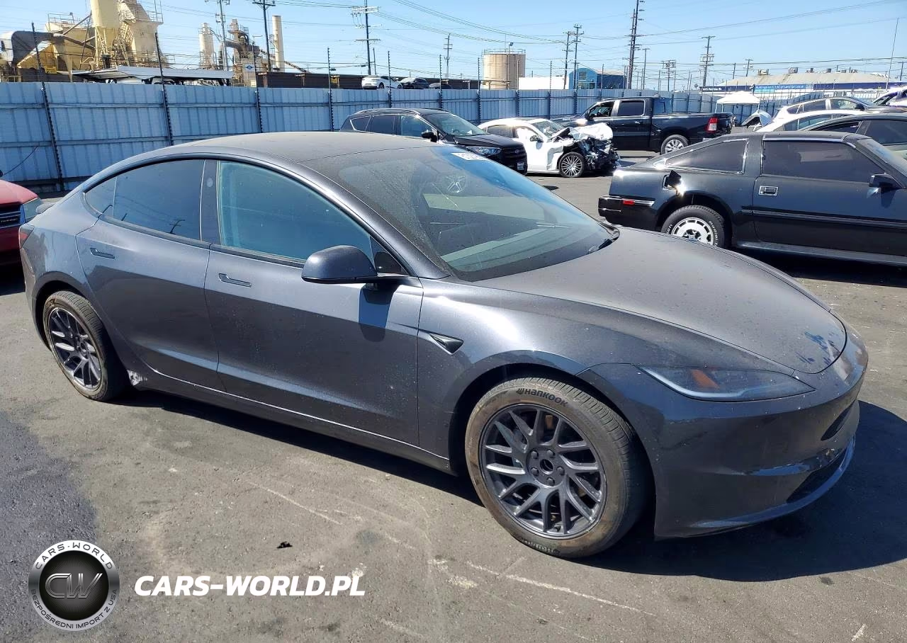 2025 Tesla Model 3 VIN:5YJ3E1EAXSF941952 - 4