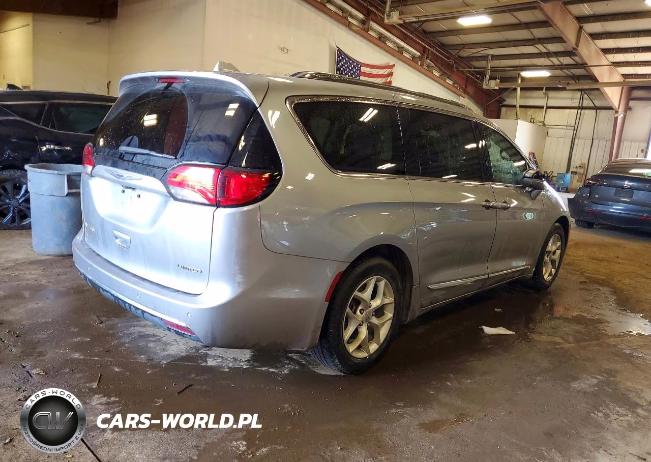2020 Chrysler Pacifica Limited VIN:2C4RC1GG9LR235658 - 3