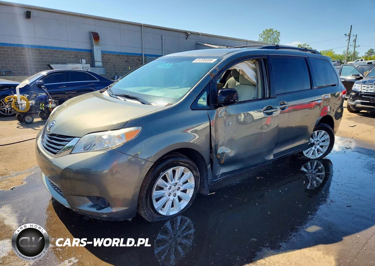 2012 Toyota Sienna Le – zdjęcie 1 z 14