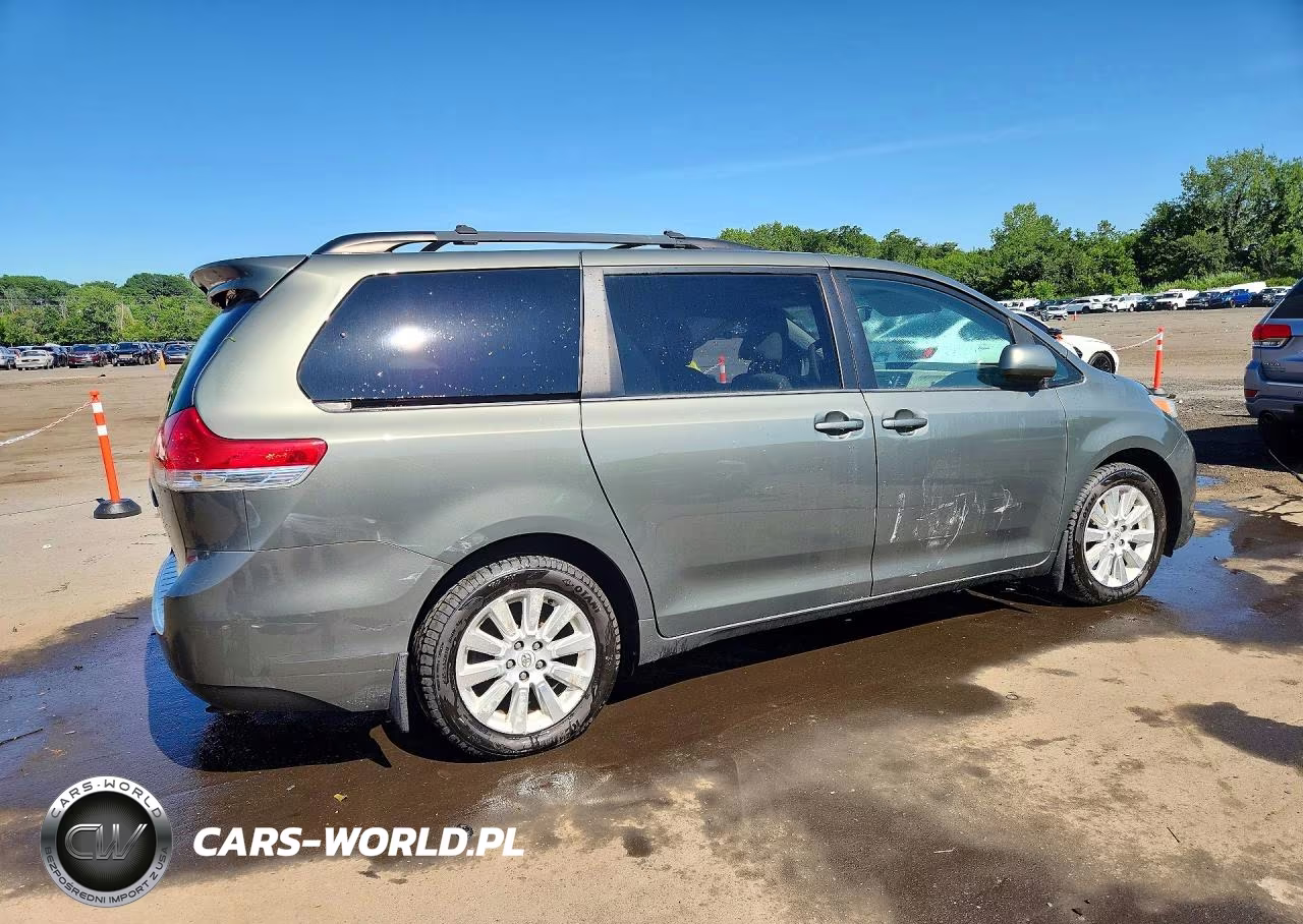 2012 Toyota Sienna Le VIN:5TDJK3DC8CS040414 - 3