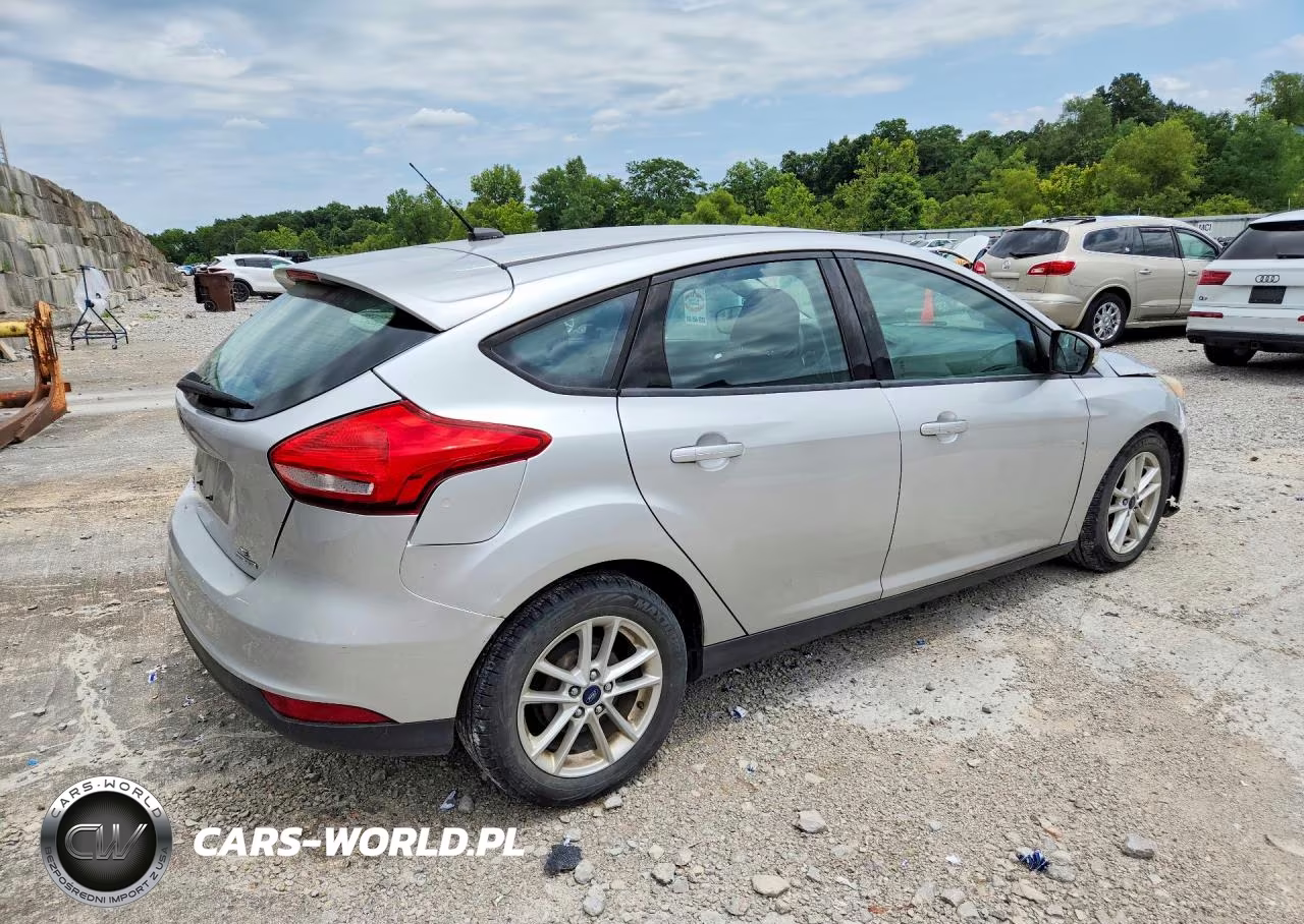 2016 Ford Focus Se VIN:1FADP3K20GL247546 - 3