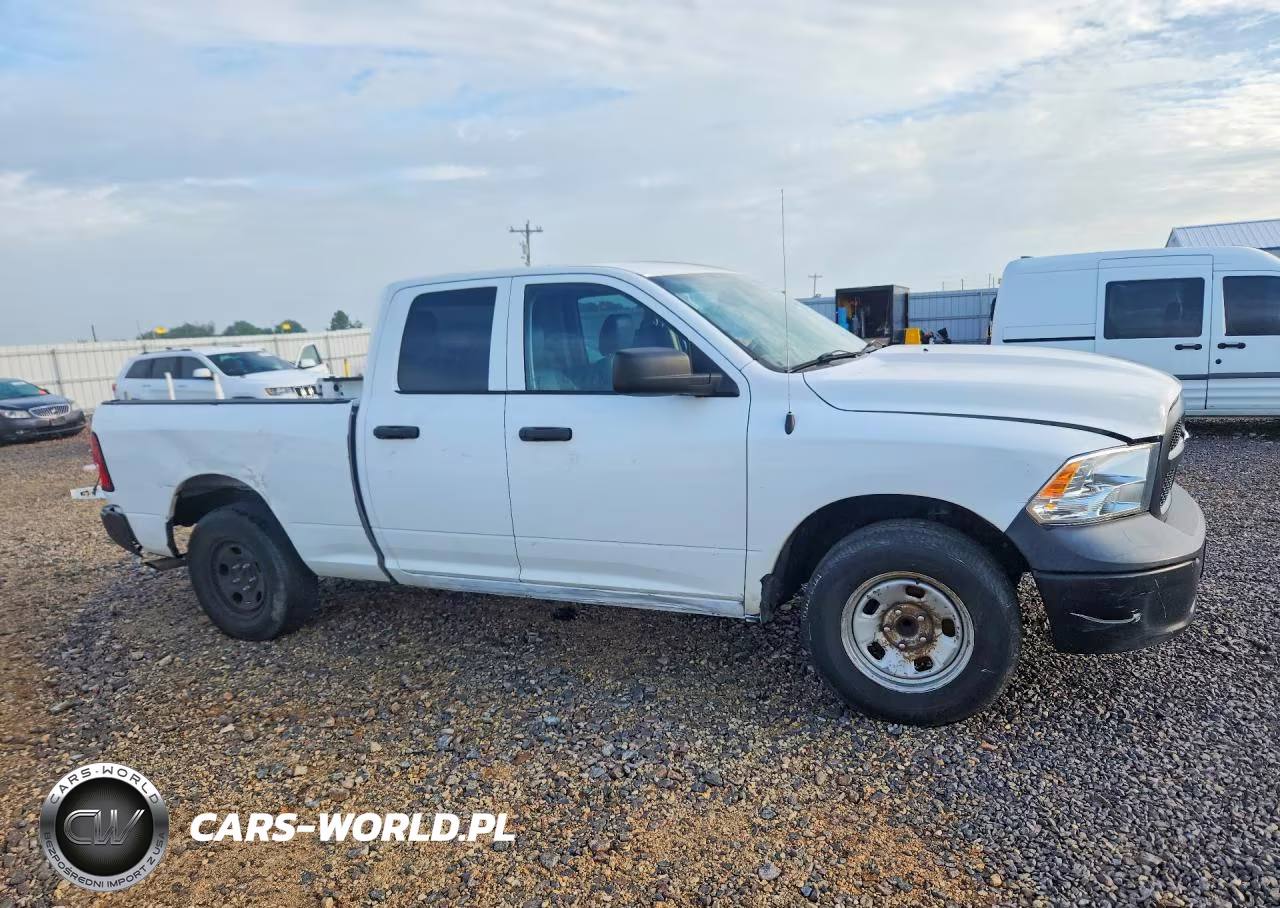2019 Ram 1500 Classic Tradesman VIN:1C6RR6FG7KS618211 - 4