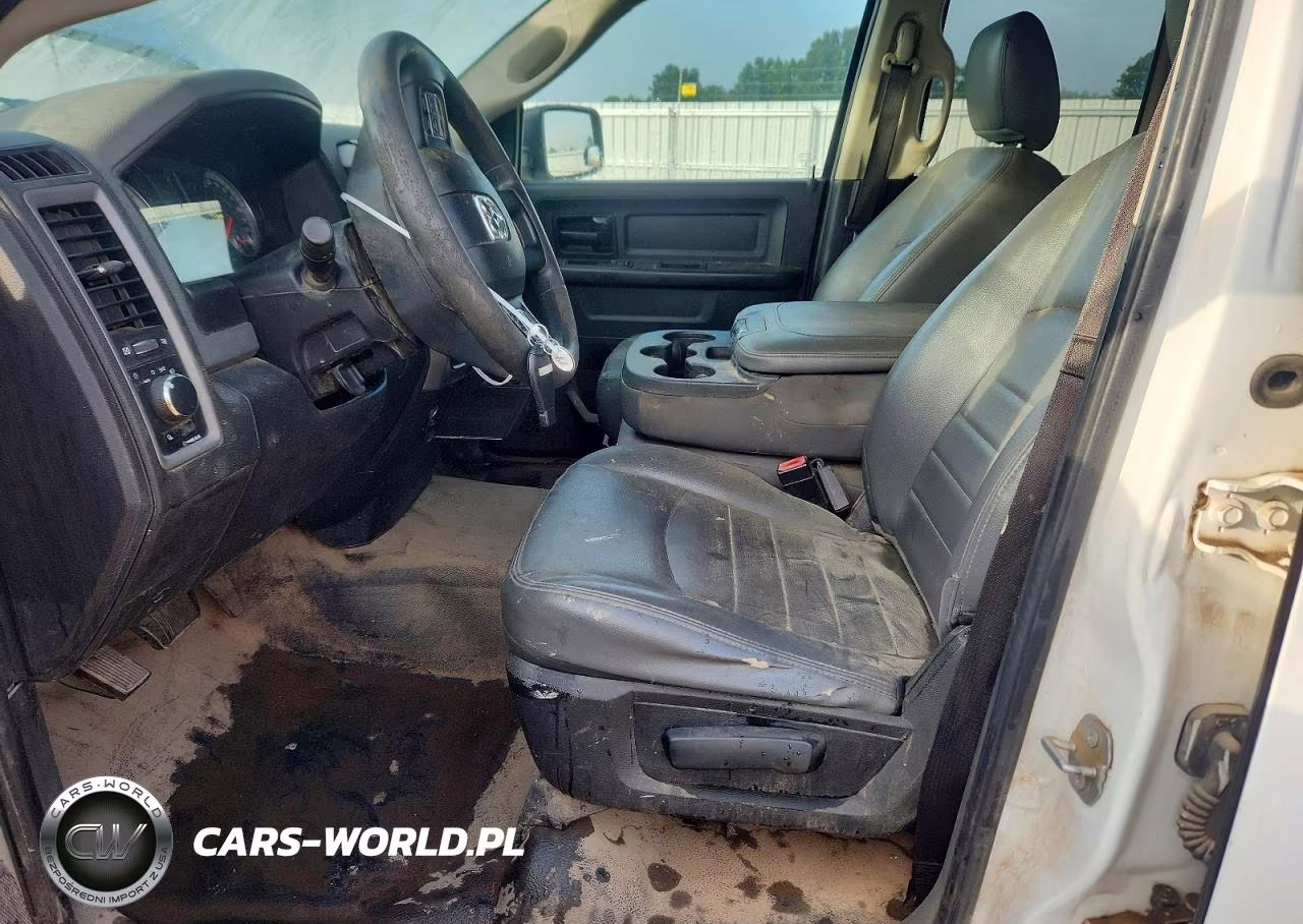 2019 Ram 1500 Classic Tradesman VIN:1C6RR6FG7KS618211 - 7