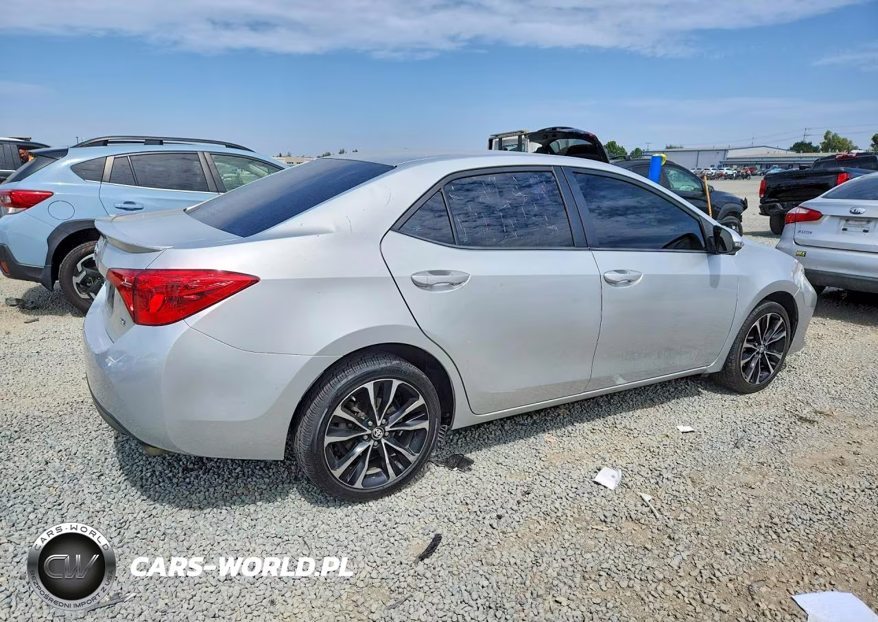 2018 Toyota Corolla Se VIN:5YFBURHE2JP770662 - 3