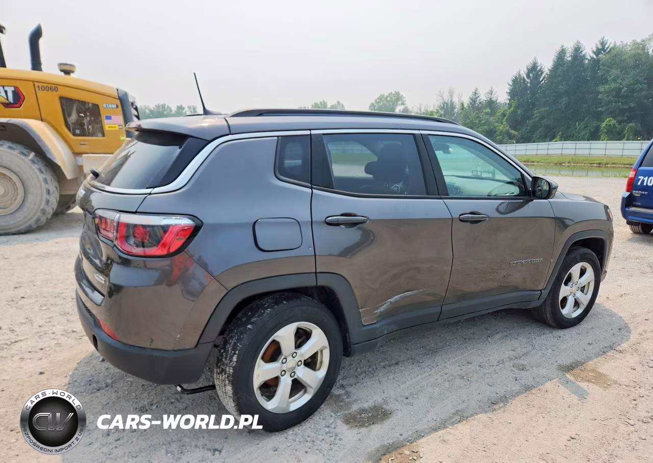 2018 Jeep Compass Latitude VIN:3C4NJDBB5JT179228 - 3