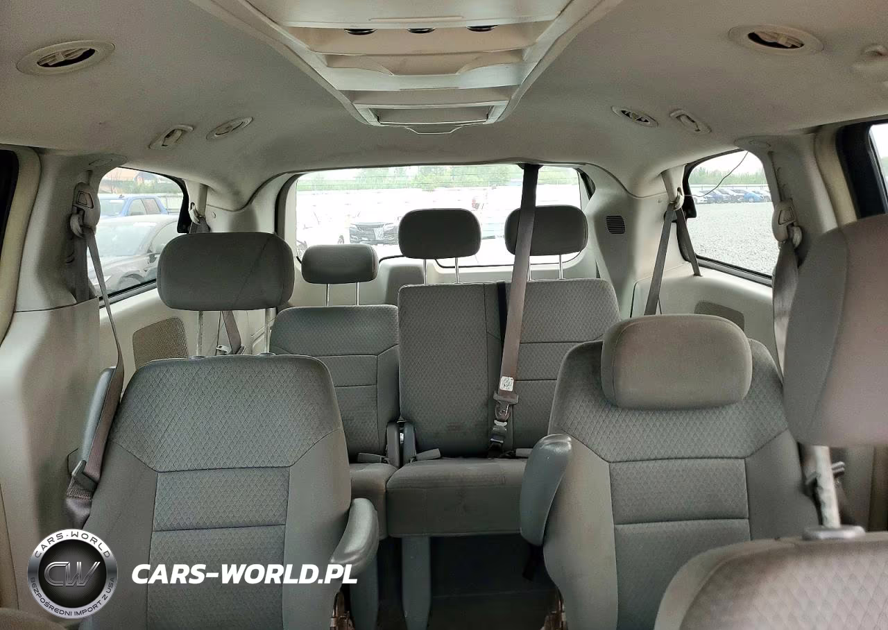 2010 Chrysler Town & Country Touring VIN:2A4RR5D13AR166429 - 10