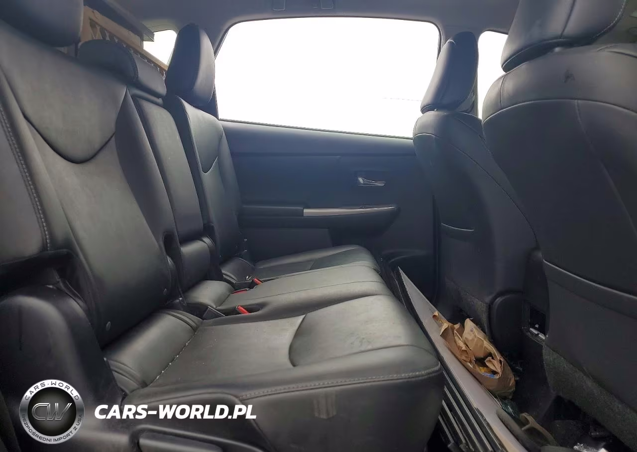 2017 Toyota Prius V Four VIN:JTDZN3EUXHJ057866 - 11