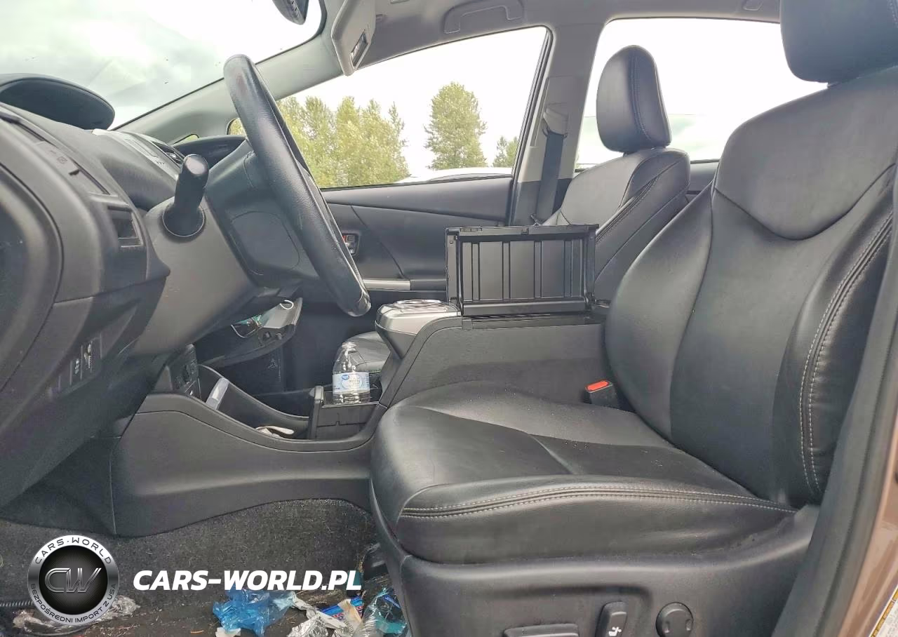 2017 Toyota Prius V Four VIN:JTDZN3EUXHJ057866 - 7