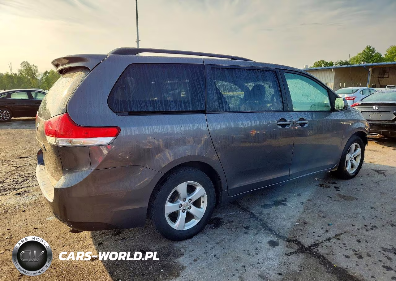 2012 Toyota Sienna Le VIN:5TDKK3DC6CS277164 - 3