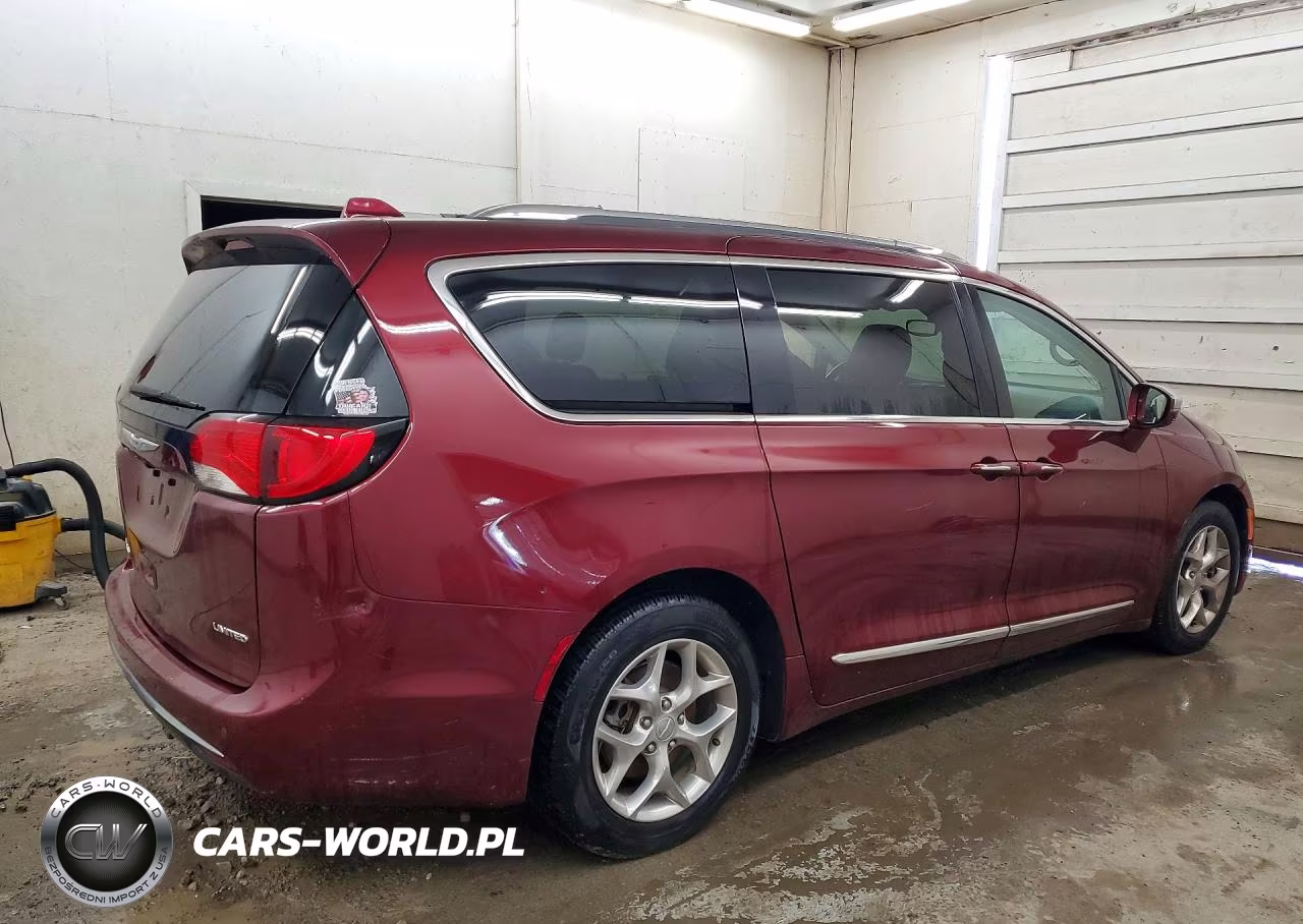 2018 Chrysler Pacifica Limited VIN:2C4RC1GG3JR143183 - 3