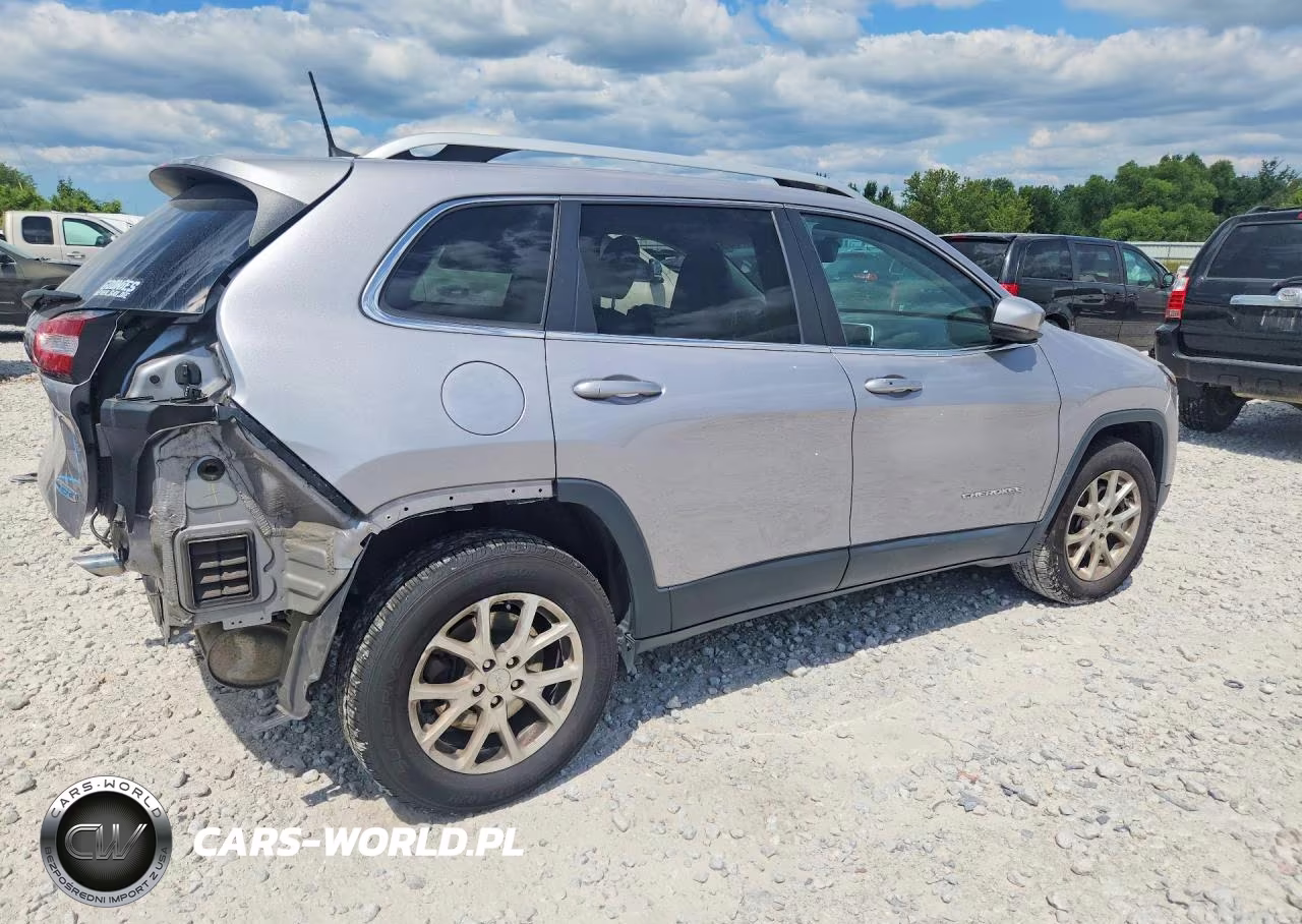 2018 Jeep Cherokee Latitude Plus VIN:1C4PJMLB6JD546148 - 3