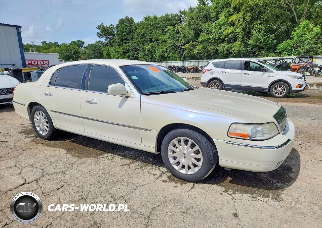 2006 Lincoln Town Car Signature VIN:1LNHM81W16Y623027 - 4