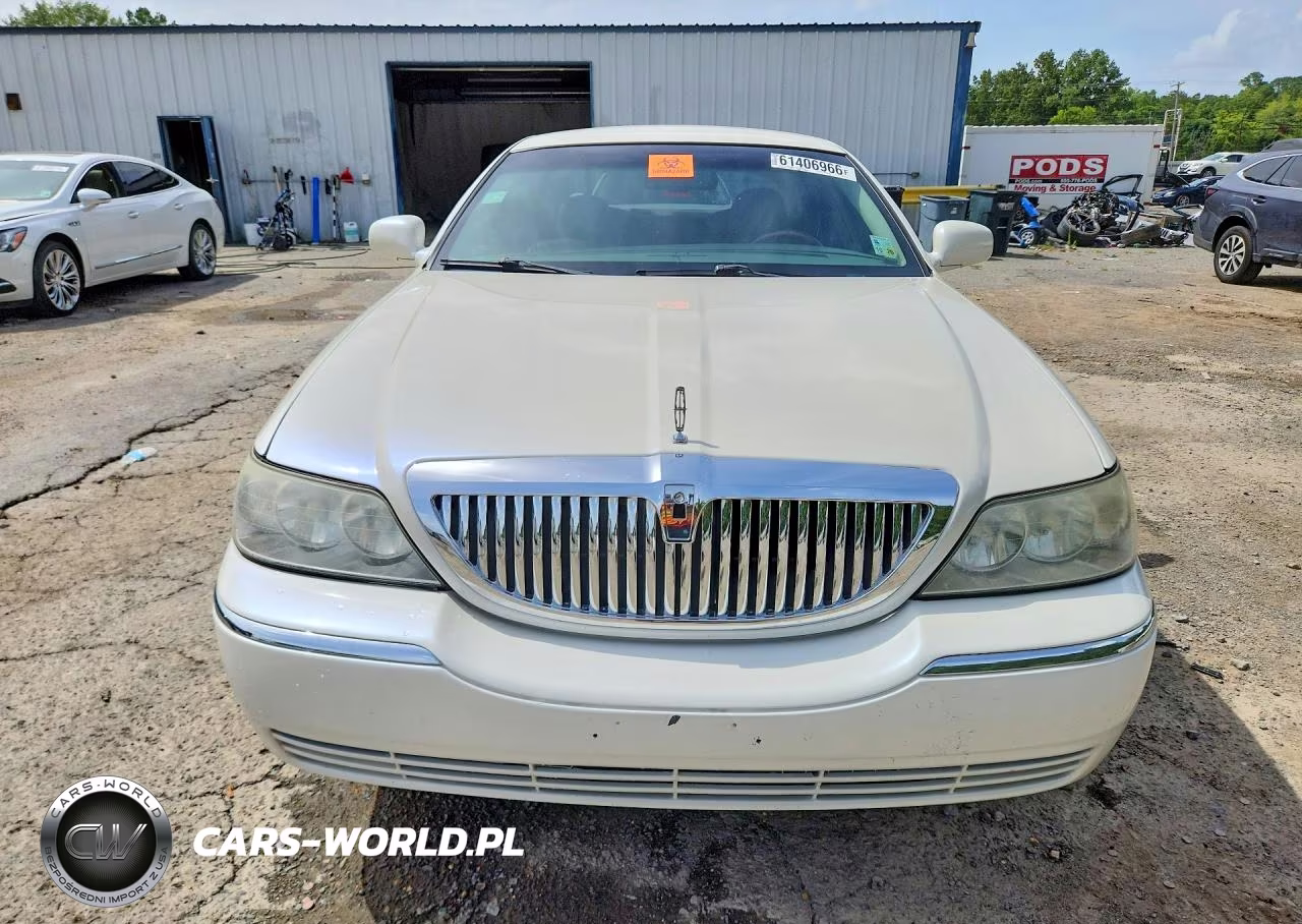 2006 Lincoln Town Car Signature VIN:1LNHM81W16Y623027 - 5