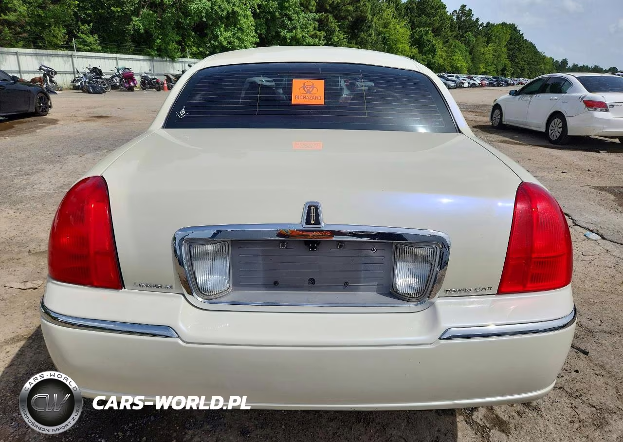 2006 Lincoln Town Car Signature VIN:1LNHM81W16Y623027 - 6