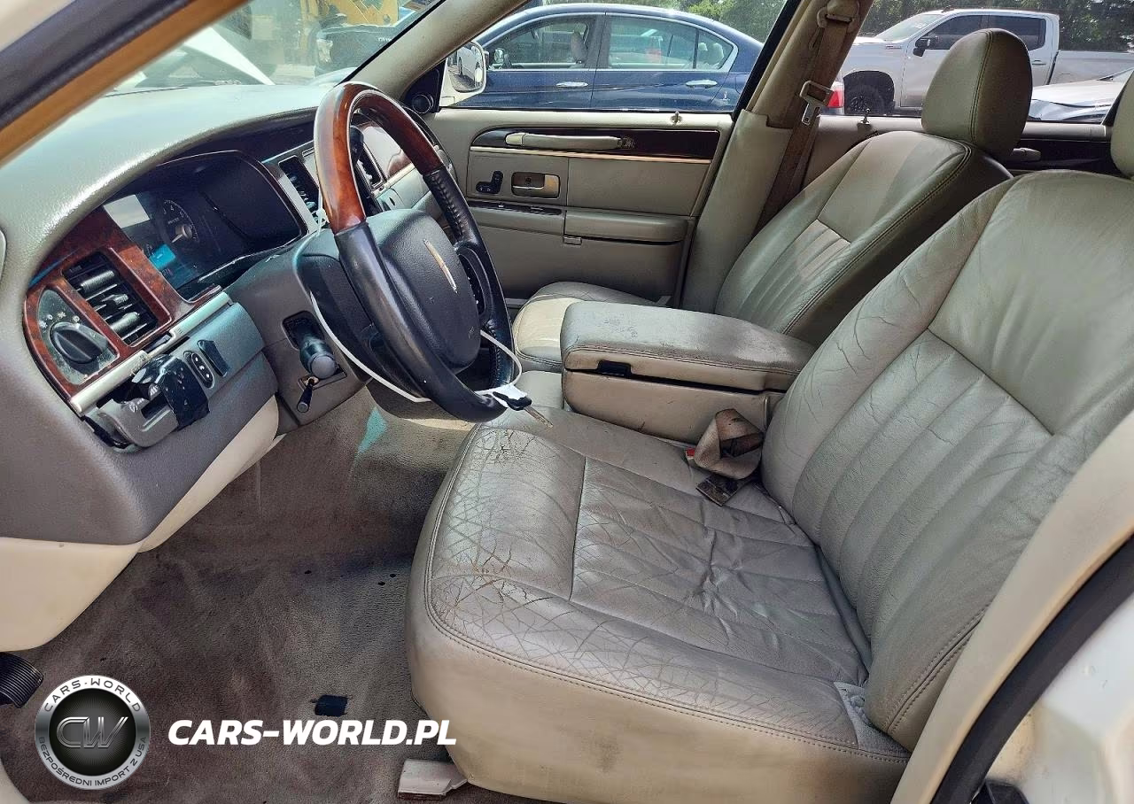 2006 Lincoln Town Car Signature VIN:1LNHM81W16Y623027 - 7