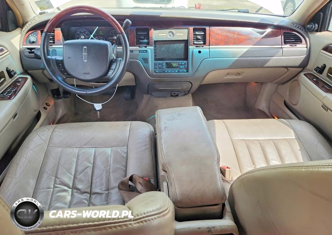 2006 Lincoln Town Car Signature VIN:1LNHM81W16Y623027 - 8