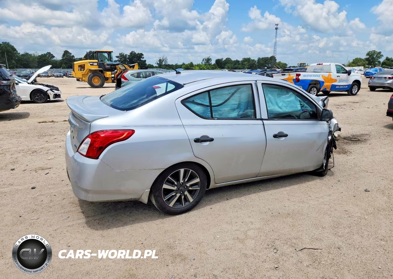 2015 Nissan Versa 1.6 S Plus VIN:3N1CN7AP1FL823876 - 3