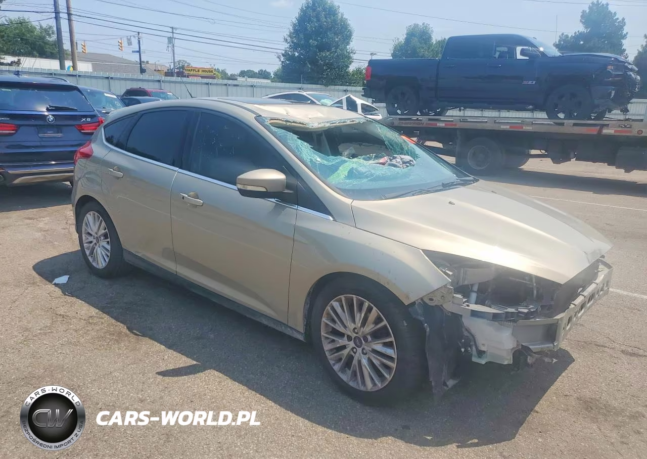 2016 Ford Focus Titanium VIN:1FADP3N27GL302909 - 4