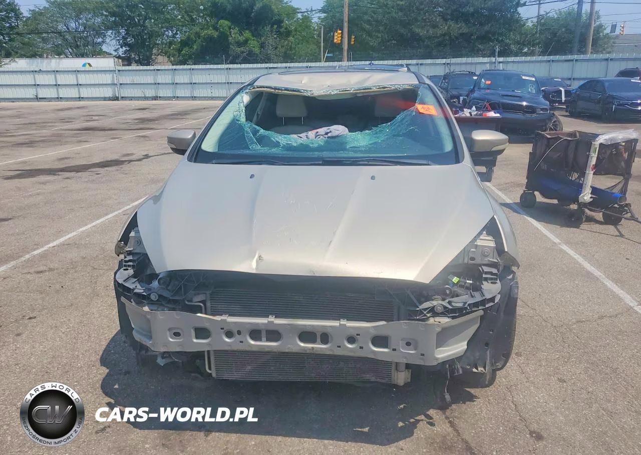 2016 Ford Focus Titanium VIN:1FADP3N27GL302909 - 5