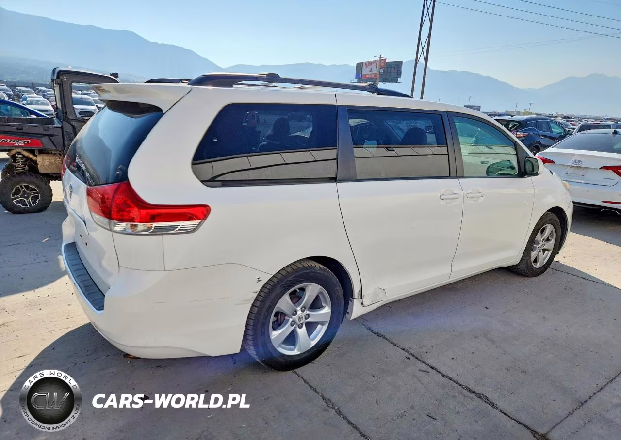 2011 Toyota Sienna Le VIN:5TDKK3DC9BS146695 - 3