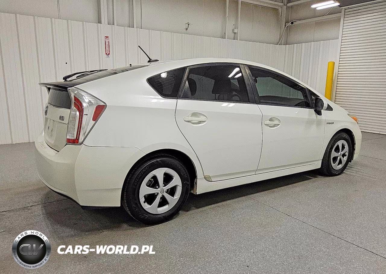 2014 Toyota Prius Three VIN:JTDKN3DU0E1826079 - 3