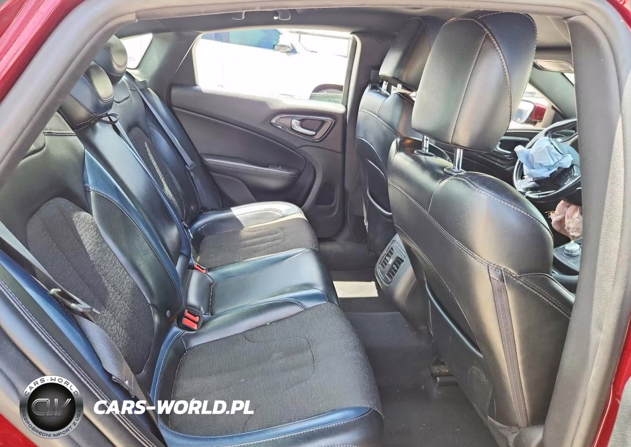 2015 Chrysler 200 S VIN:1C3CCCBB7FN760415 - 10