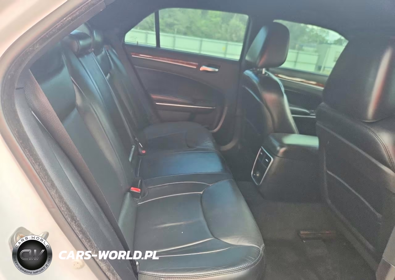 2014 Chrysler 300 VIN:2C3CCAAG8EH228356 - 10