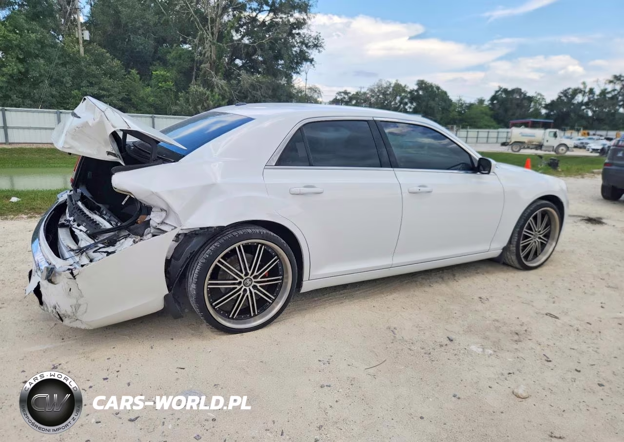 2014 Chrysler 300 VIN:2C3CCAAG8EH228356 - 3