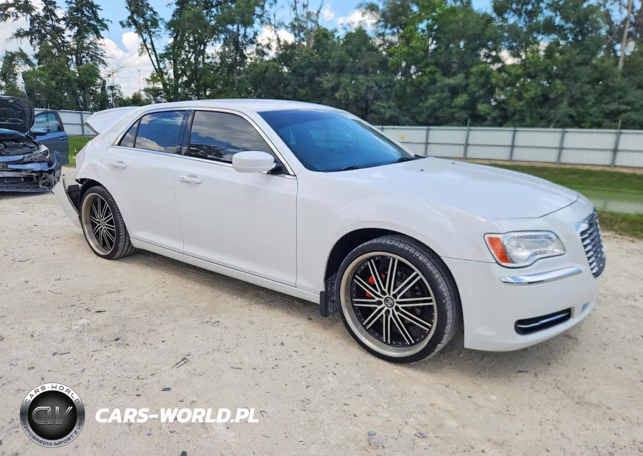 2014 Chrysler 300 VIN:2C3CCAAG8EH228356 - 4