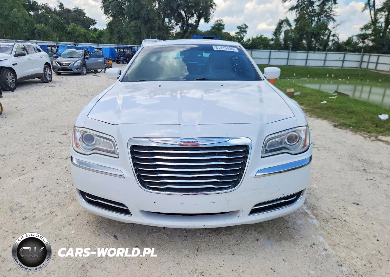 2014 Chrysler 300 VIN:2C3CCAAG8EH228356 - 5