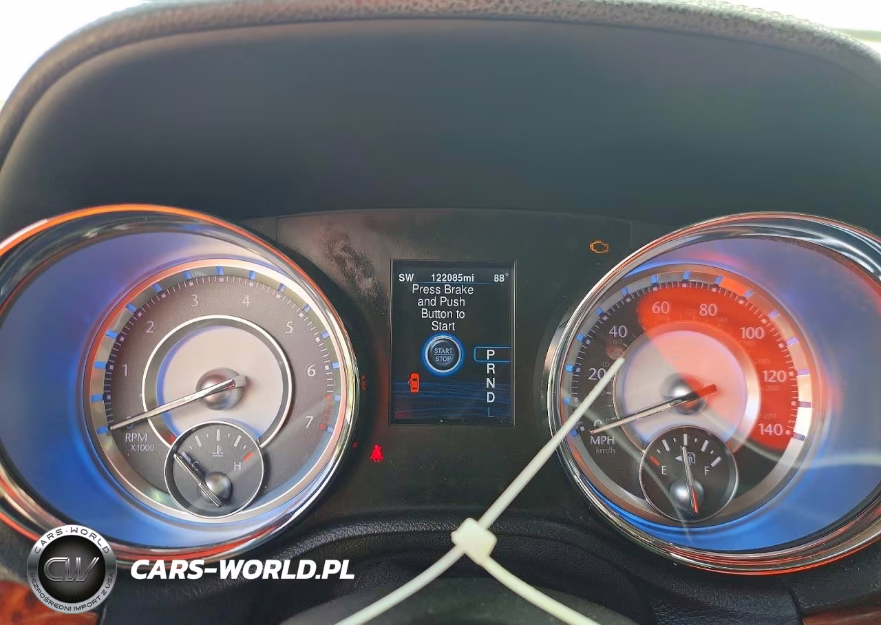 2014 Chrysler 300 VIN:2C3CCAAG8EH228356 - 9