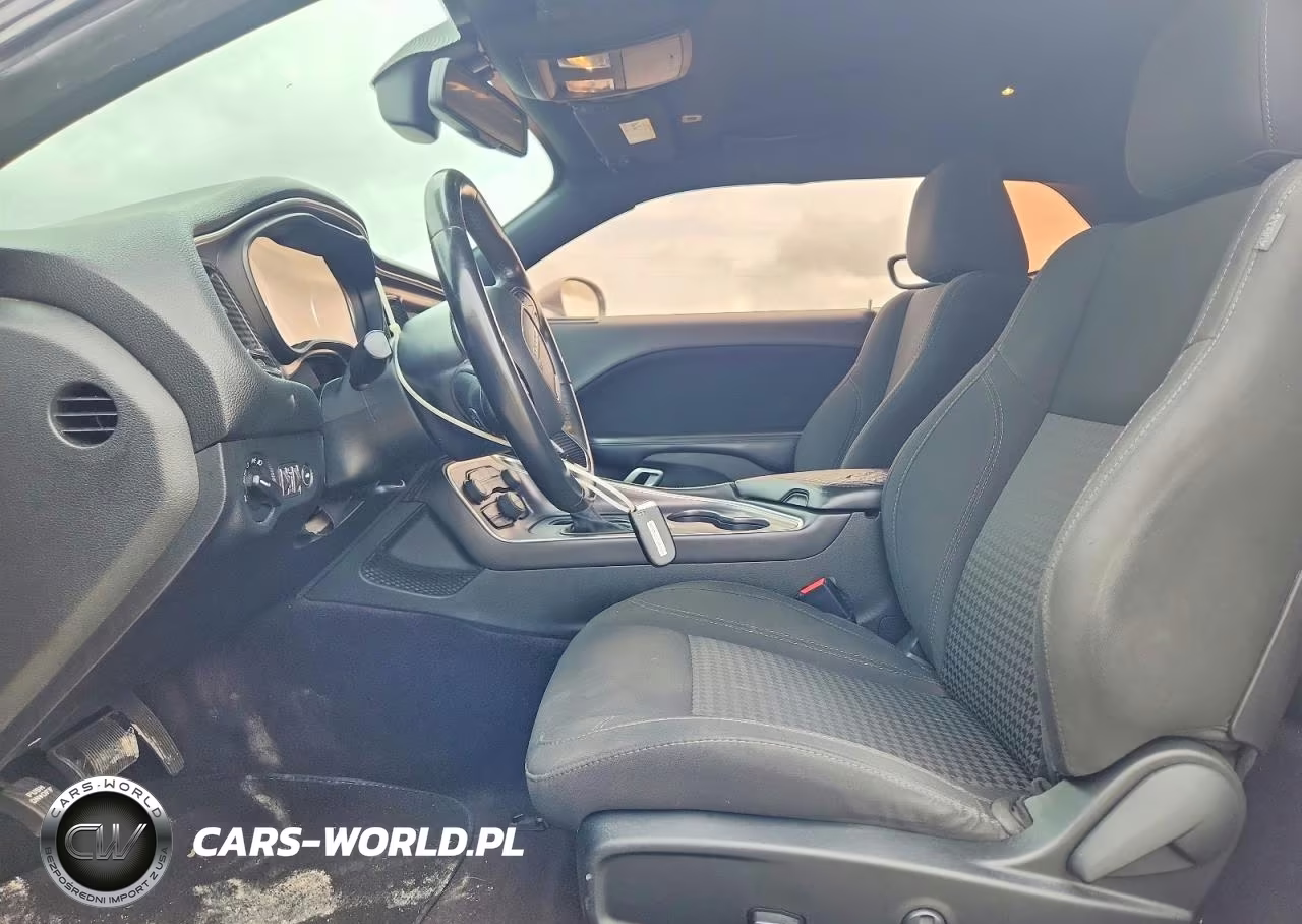 2018 Dodge Challenger Sxt VIN:2C3CDZAG9JH317777 - 7
