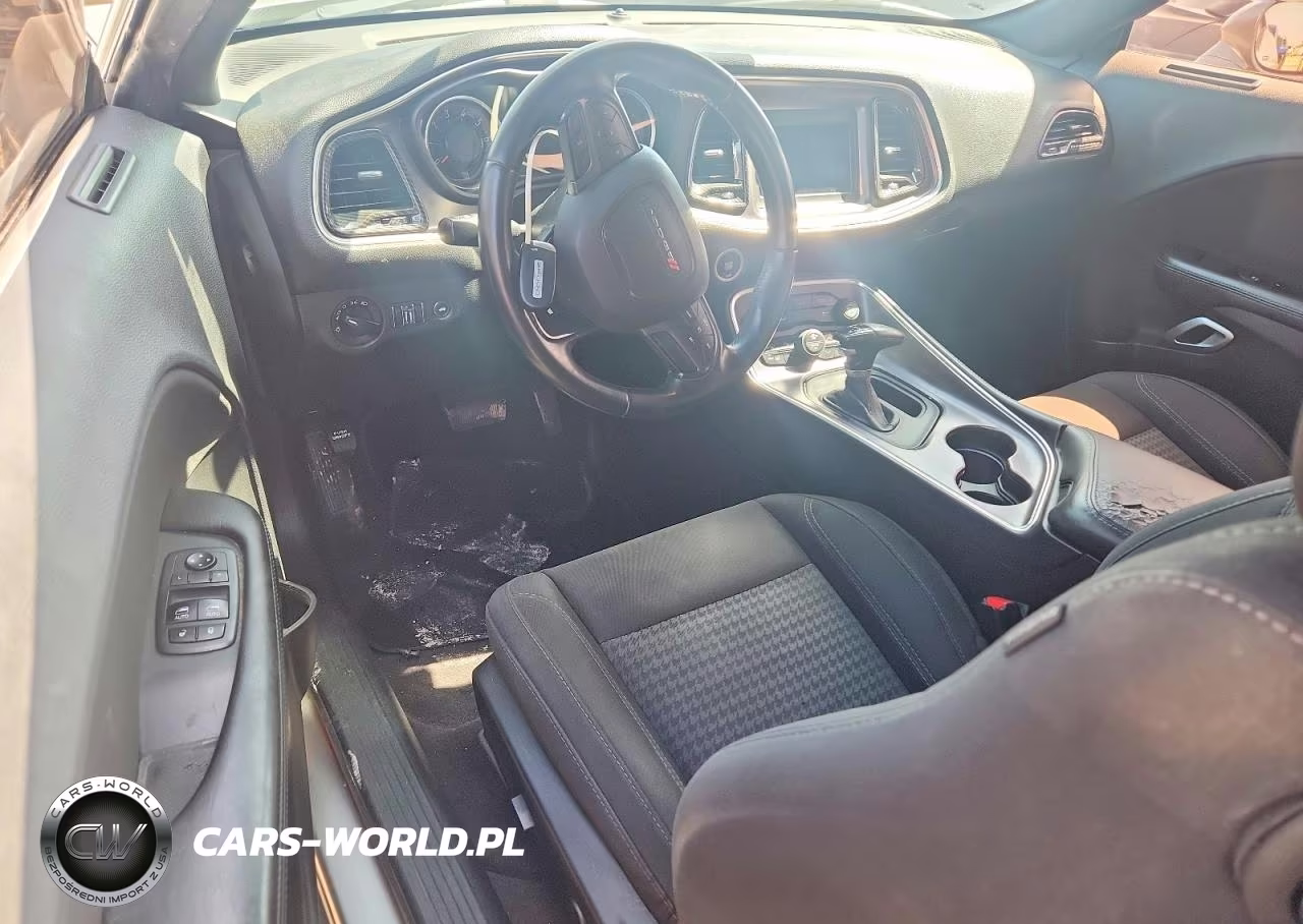 2018 Dodge Challenger Sxt VIN:2C3CDZAG9JH317777 - 8