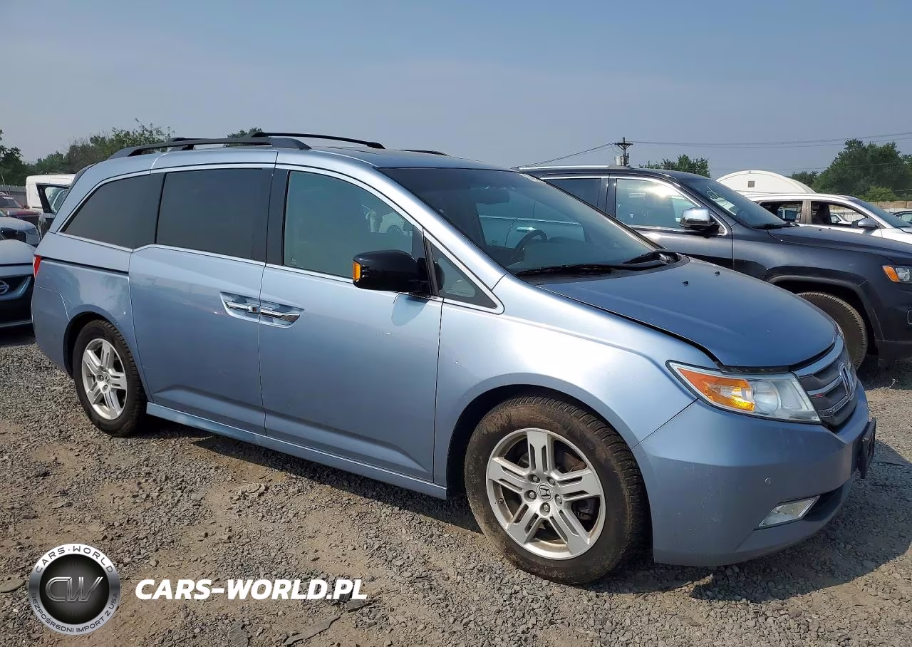 2013 Honda Odyssey Touring VIN:5FNRL5H91DB057622 - 4