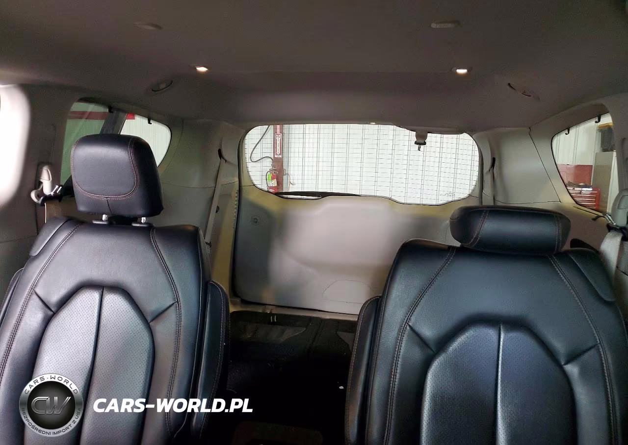 2019 Chrysler Pacifica Touring L VIN:2C4RC1BG3KR626083 - 10