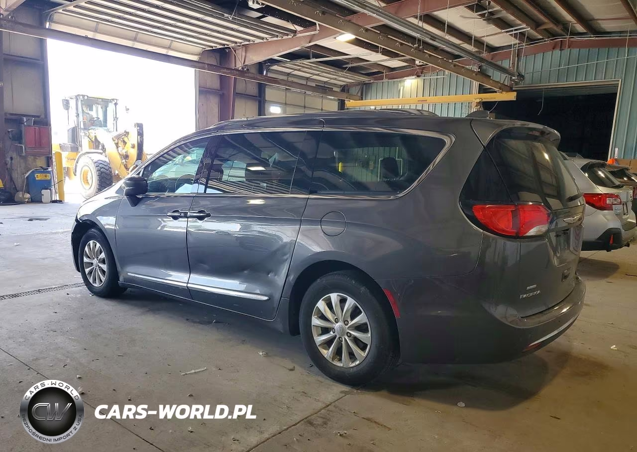 2019 Chrysler Pacifica Touring L VIN:2C4RC1BG3KR626083 - 2